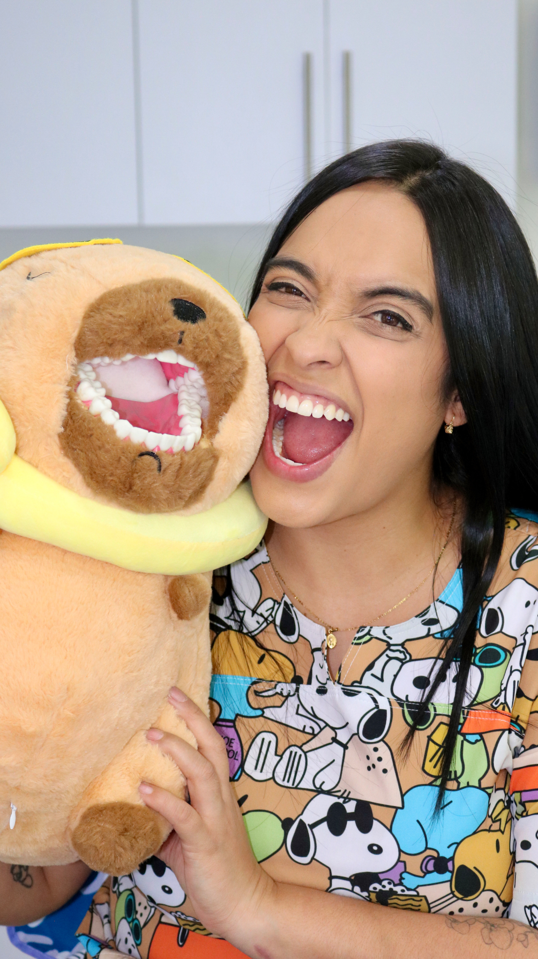 Sonrisas felices en el consultorio